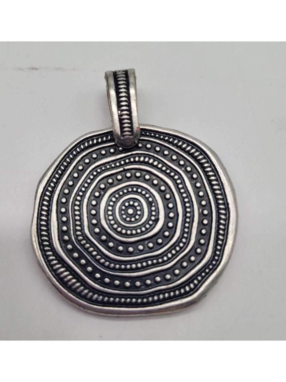Premier Designs Bora Bora Silver Tone Circular Pendant w/ Multicolor Beads Boho - Picture 2 of 5